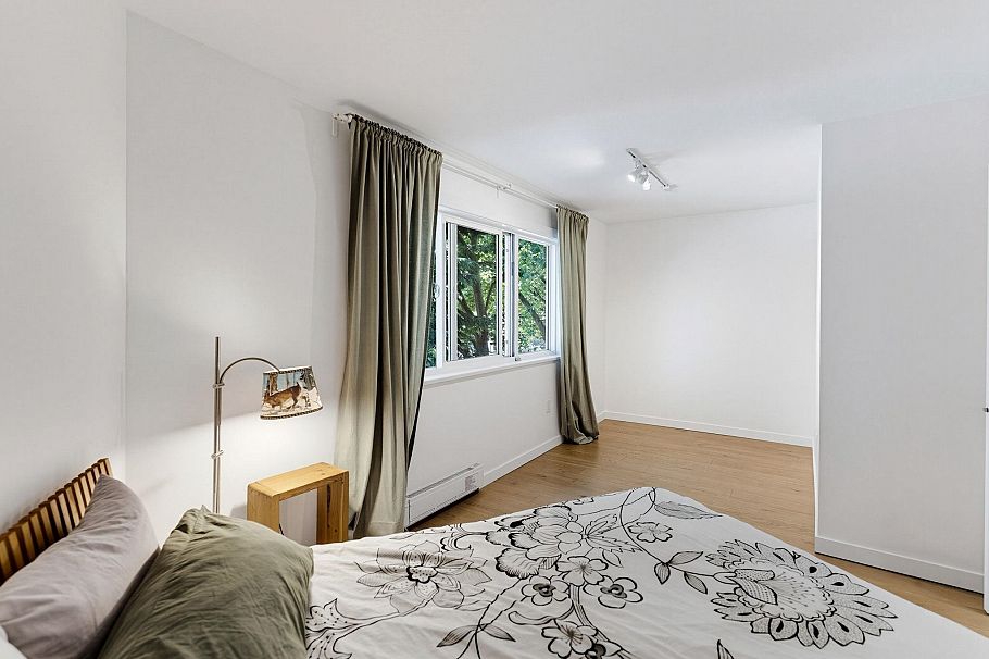 219 2910 E Pender Street Vancouver, BC - 12