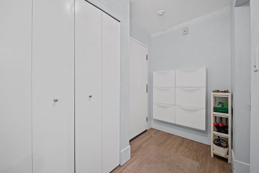 210 141 W 13th Street North Vancouver, BC - 4