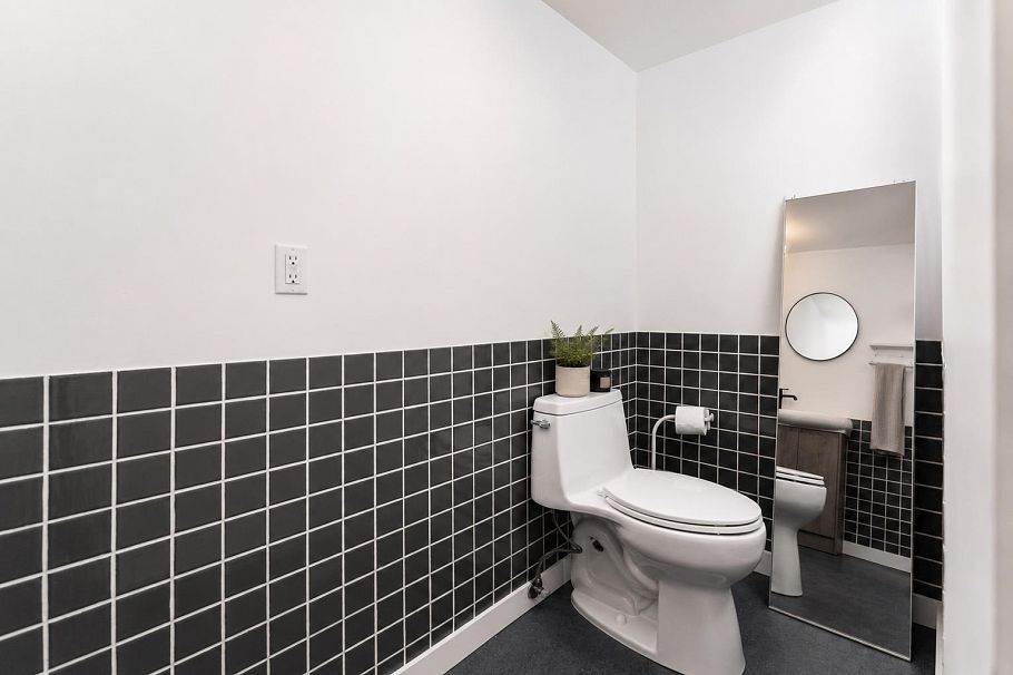 219 2910 E Pender Street Vancouver, BC - 34