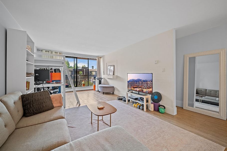 210 141 W 13th Street North Vancouver, BC - 5