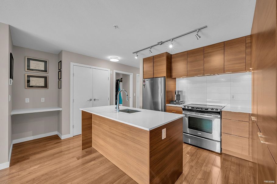 401 1677 Lloyd Avenue North Vancouver, BC - 9