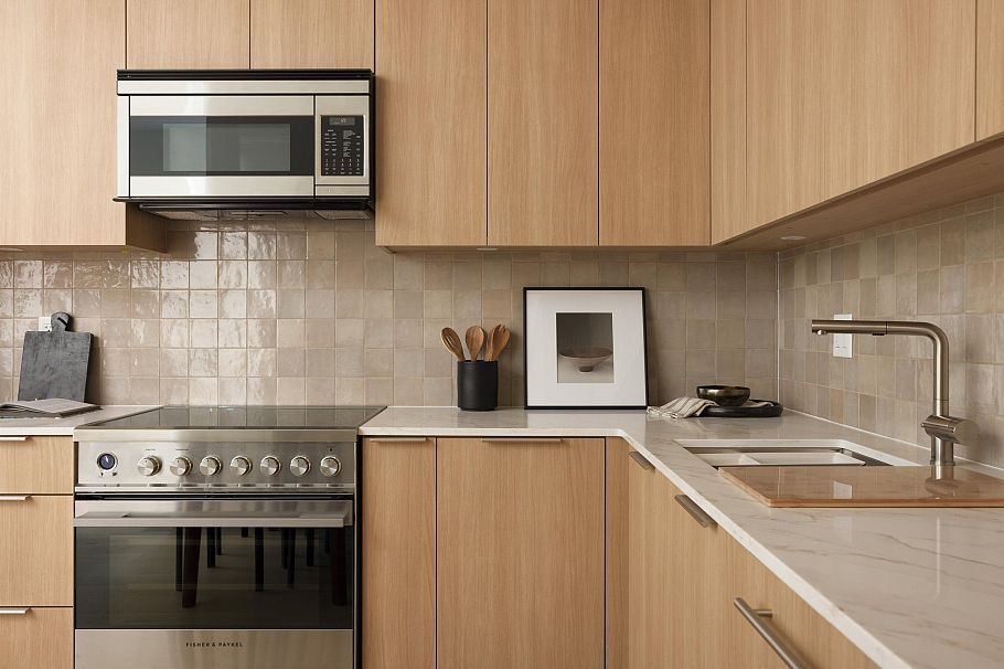 593 E 49th Avenue Vancouver, BC - 1