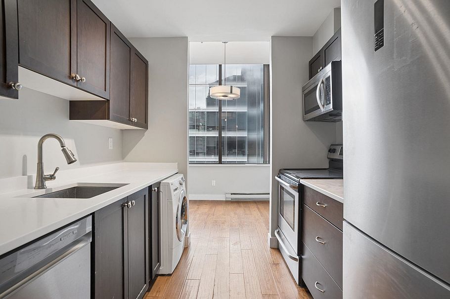 701 1010 Howe Street Vancouver, BC - 9