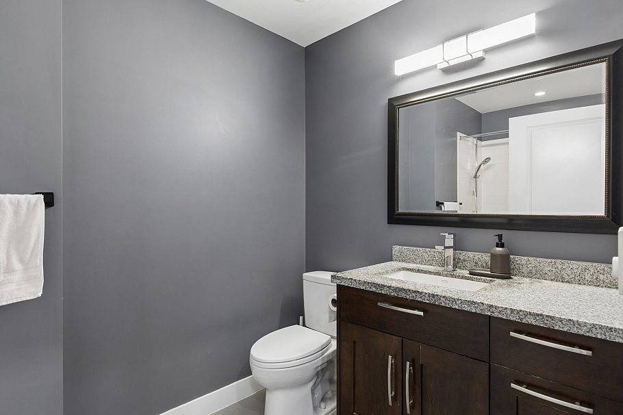 303 116 W 23rd Street North Vancouver, BC - 18