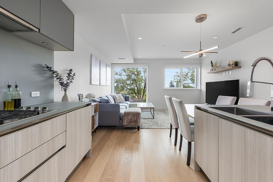138 W Woodstock Avenue Vancouver, BC - 9
