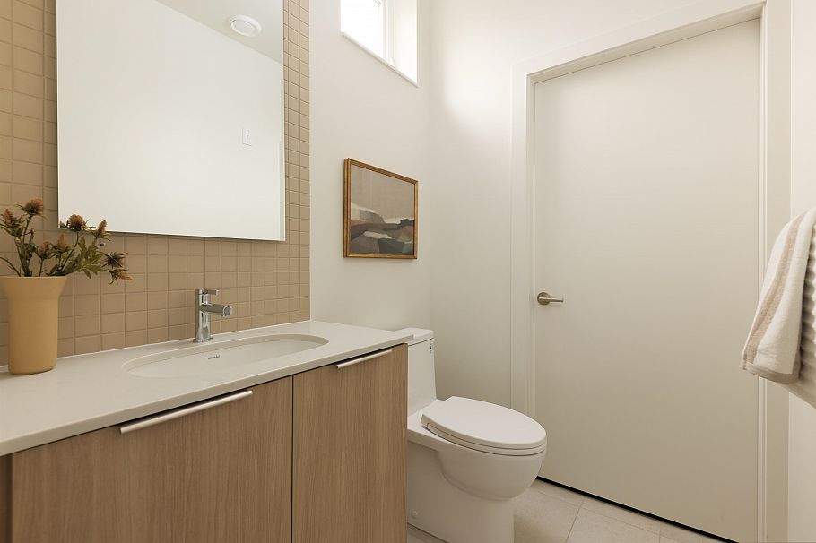 593 E 49th Avenue Vancouver, BC - 8