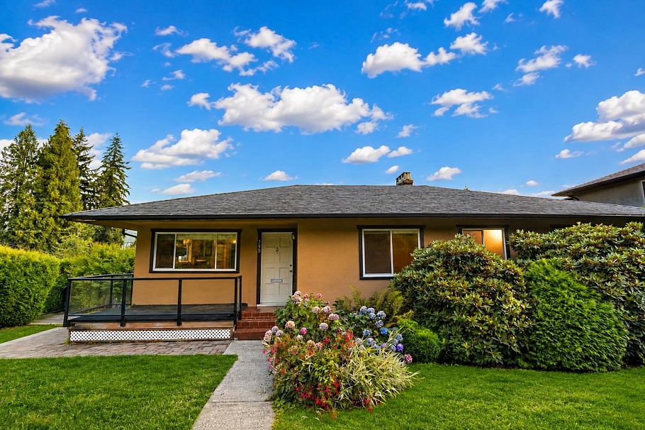 799 Donegal Place North Vancouver, BC - 17