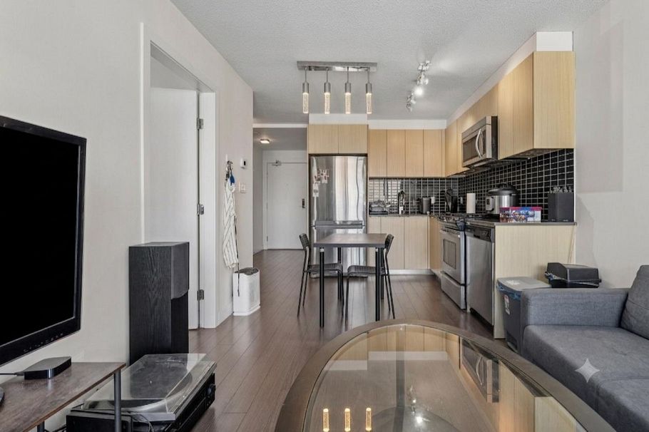 703 1325 Rolston Street Vancouver, BC - 2