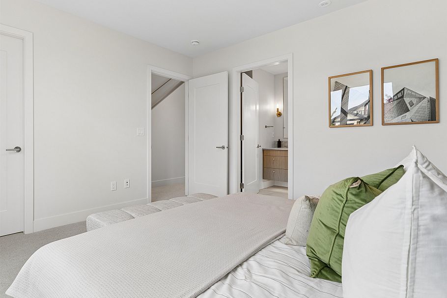 2 3058 W 34th Avenue Vancouver, BC - 17