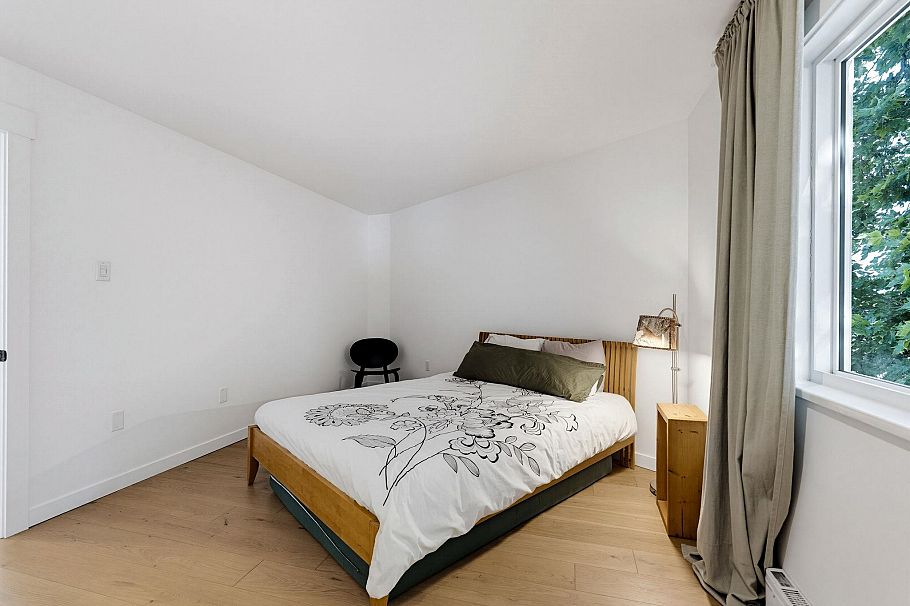 219 2910 E Pender Street Vancouver, BC - 11