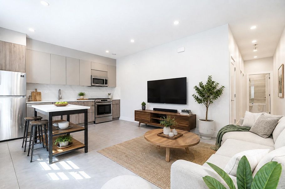 955 Forest Hills Drive North Vancouver, BC - 36
