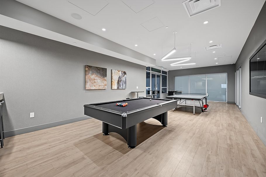 704 125 E 14th Street North Vancouver, BC - 35