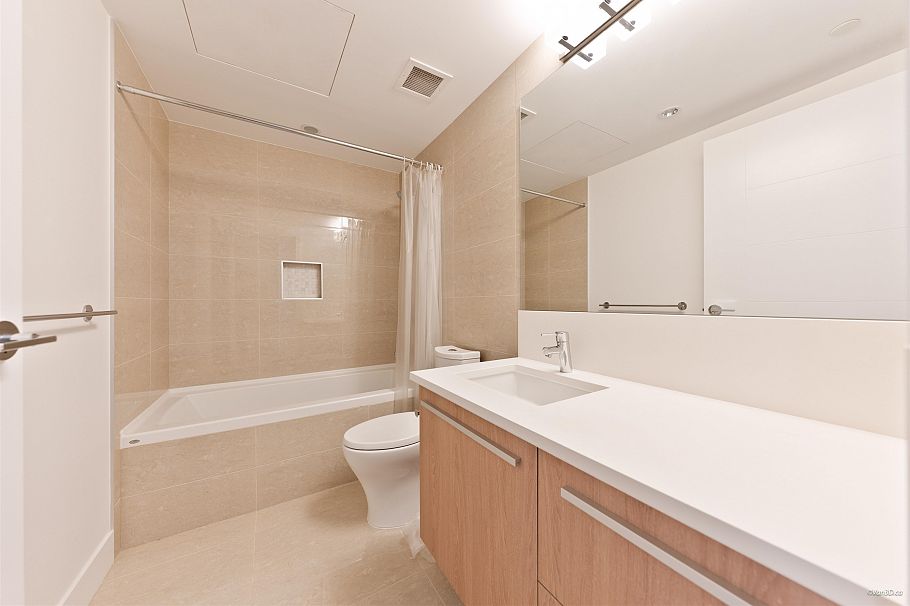 504 2780 Valley Centre Avenue North Vancouver, BC - 8