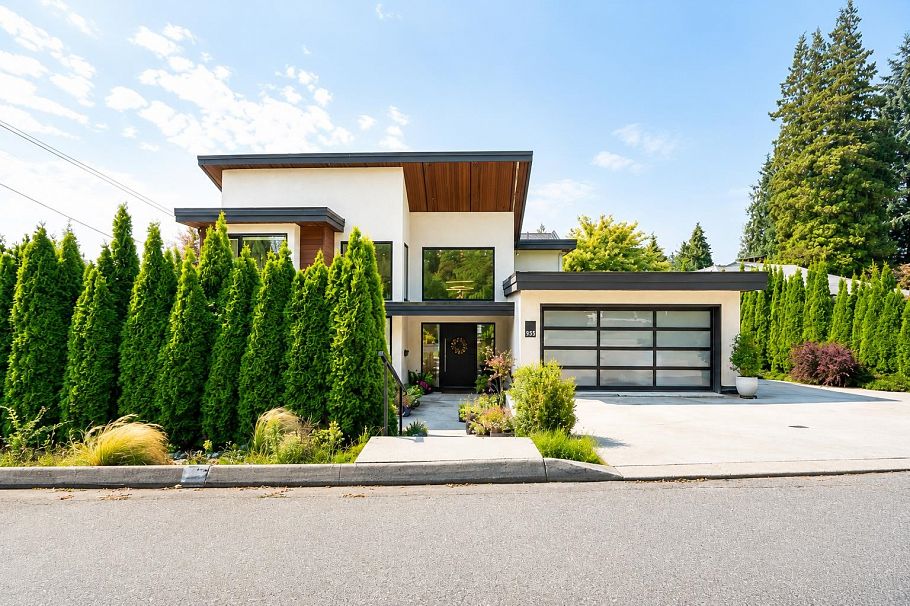 955 Forest Hills Drive North Vancouver, BC - 2