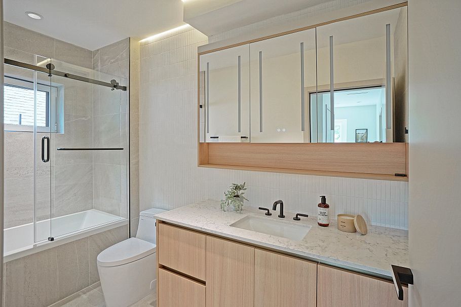 1 3315 W 10th Street Vancouver, BC - 12