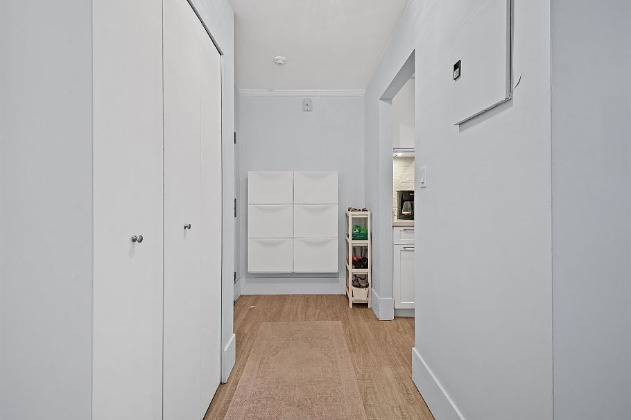 210 141 W 13th Street North Vancouver, BC - 3