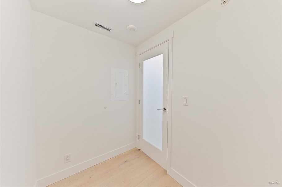 504 2780 Valley Centre Avenue North Vancouver, BC - 11