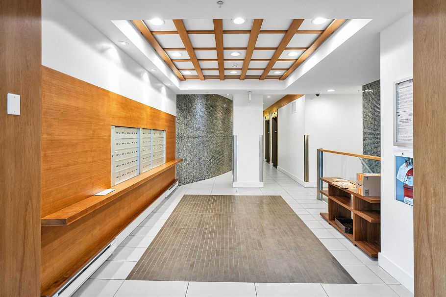 202 1530 W 8th Avenue Vancouver, BC - 4
