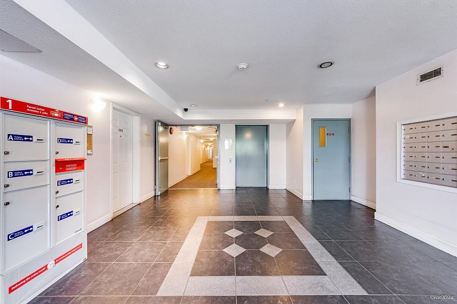 209 5818 Lincoln Street Vancouver, BC - 3