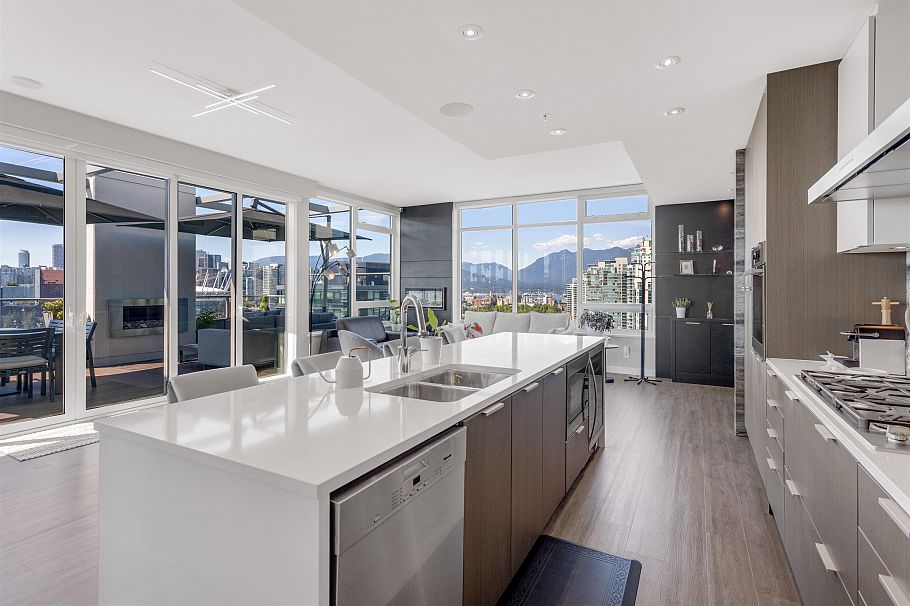 2101 110 Switchmen Street Vancouver, BC - 3