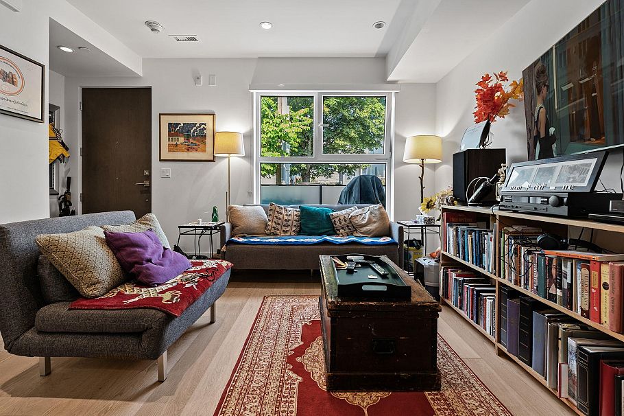 156 W Woodstock Avenue Vancouver, BC - 5