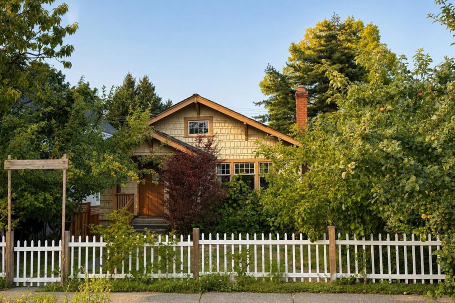 4117 W 11th Avenue Vancouver, BC - 1