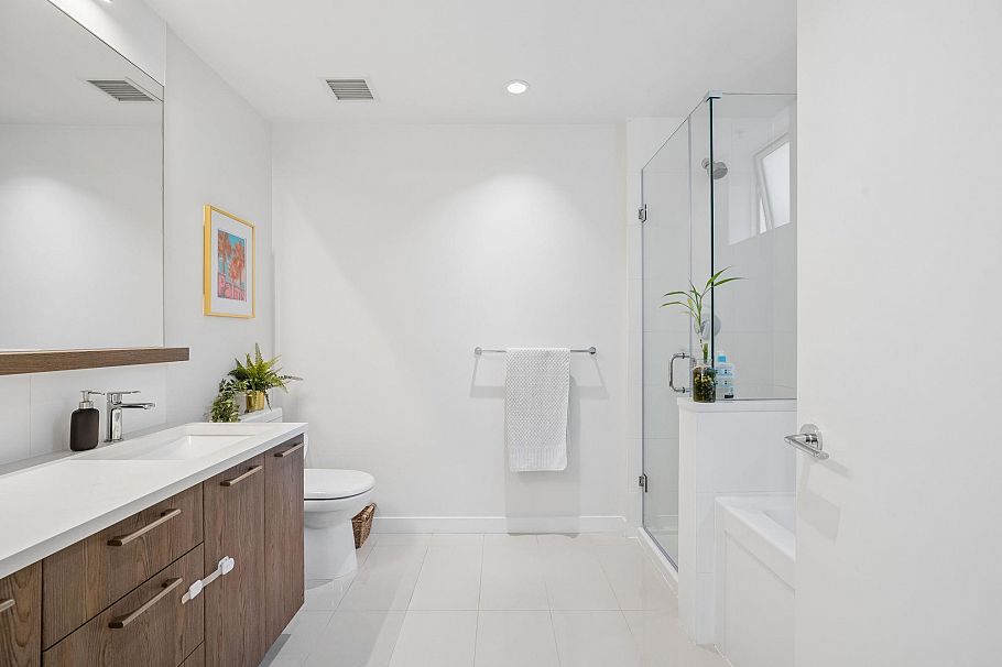 105 625 E 3rd Street North Vancouver, BC - 19