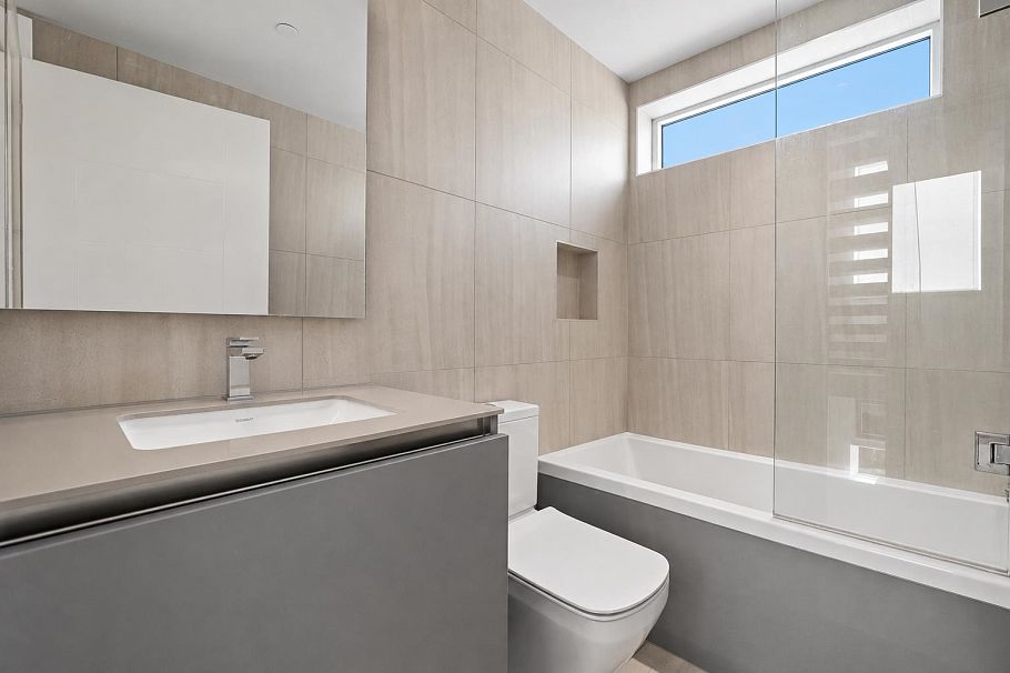 156 W Woodstock Avenue Vancouver, BC - 13