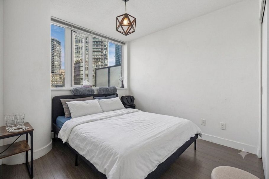 703 1325 Rolston Street Vancouver, BC - 4