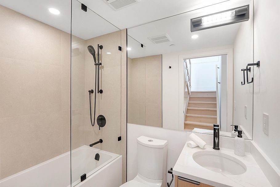265 W 6th Street North Vancouver, BC - 19