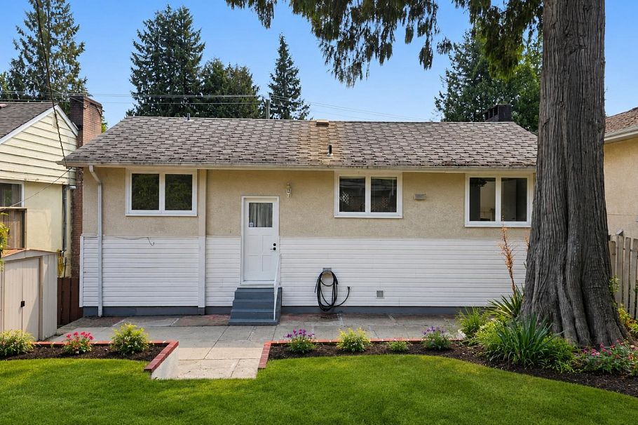 234 W 23rd Street North Vancouver, BC - 14