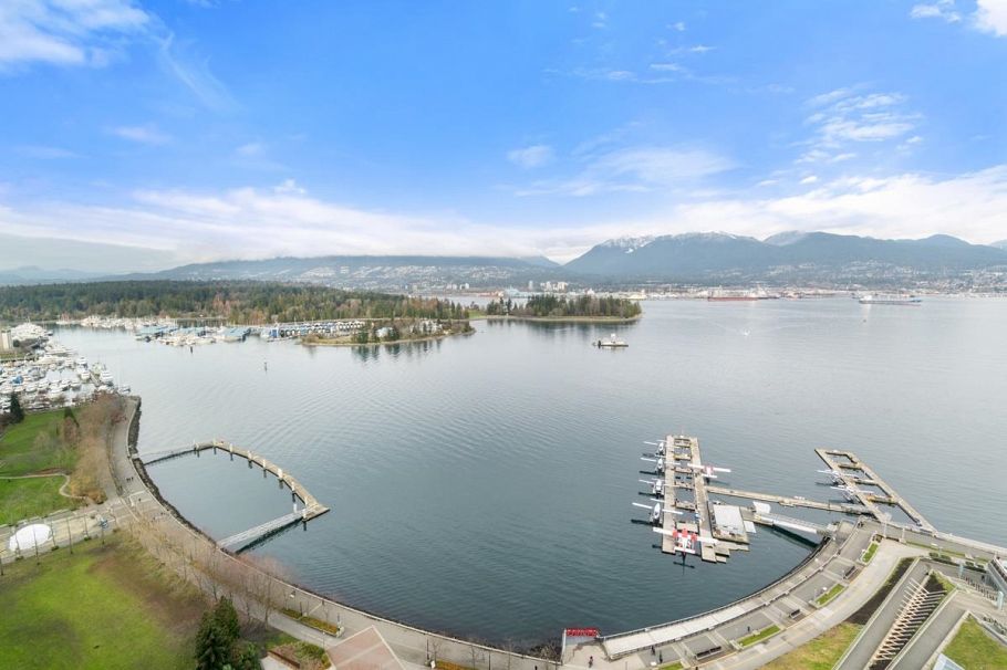 1701 277 Thurlow Street Vancouver, BC - 2