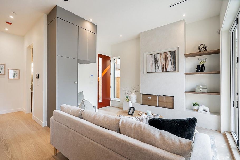 2 456 E 38th Avenue Vancouver, BC - 3