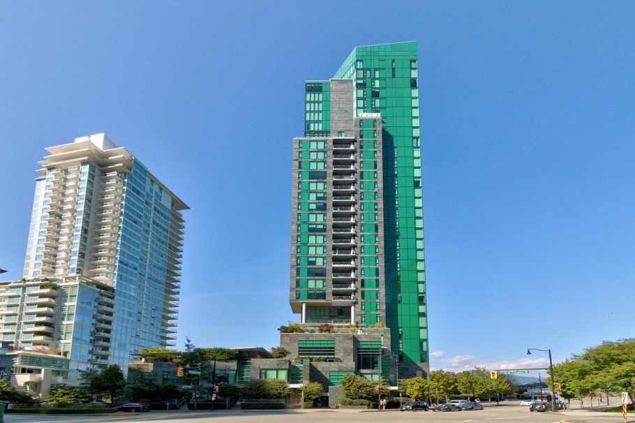 1701 277 Thurlow Street Vancouver, BC - 1