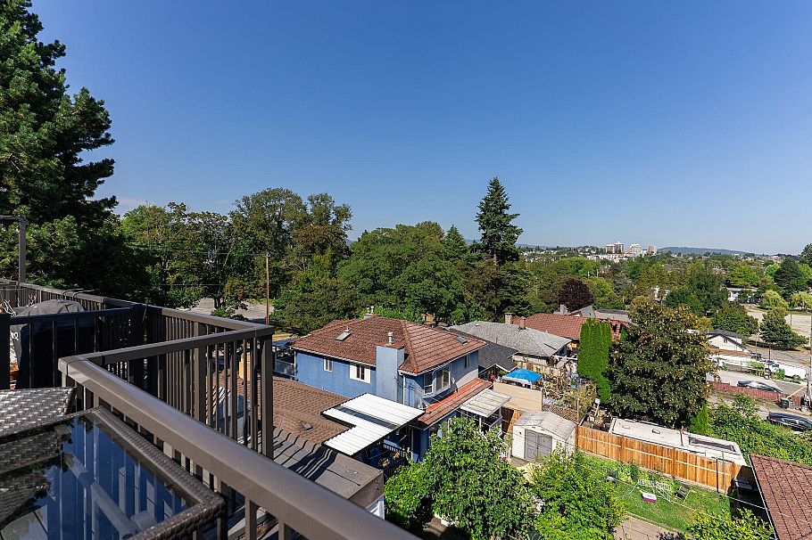 219 2910 E Pender Street Vancouver, BC - 20