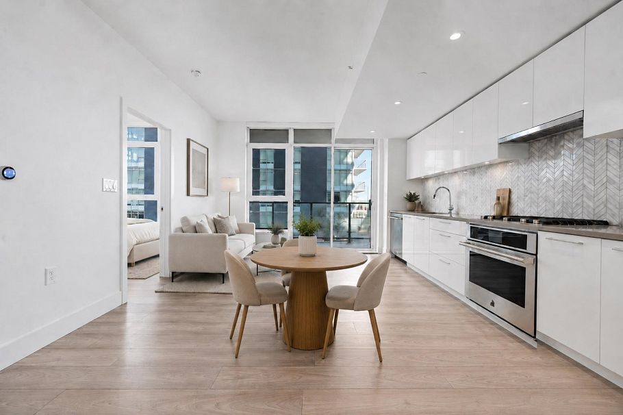 601 8570 Rivergrass Drive Vancouver, BC - 3