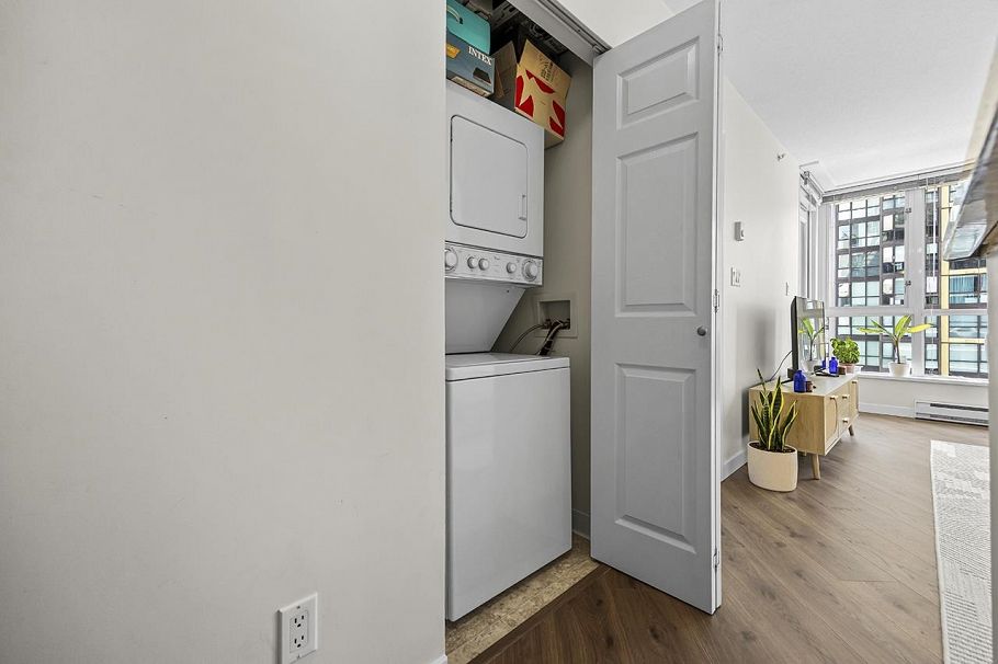 1601 1420 W Georgia Street Vancouver, BC - 15
