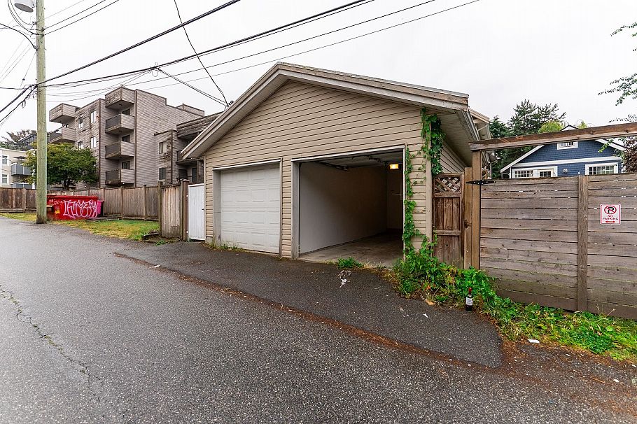2139 Triumph Street Vancouver, BC - 15
