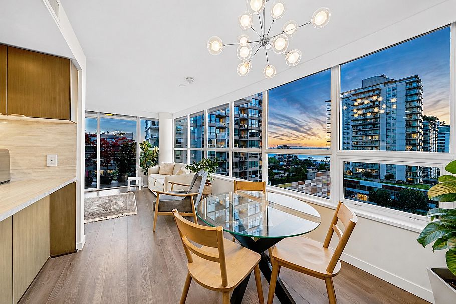 704 125 E 14th Street North Vancouver, BC - 12