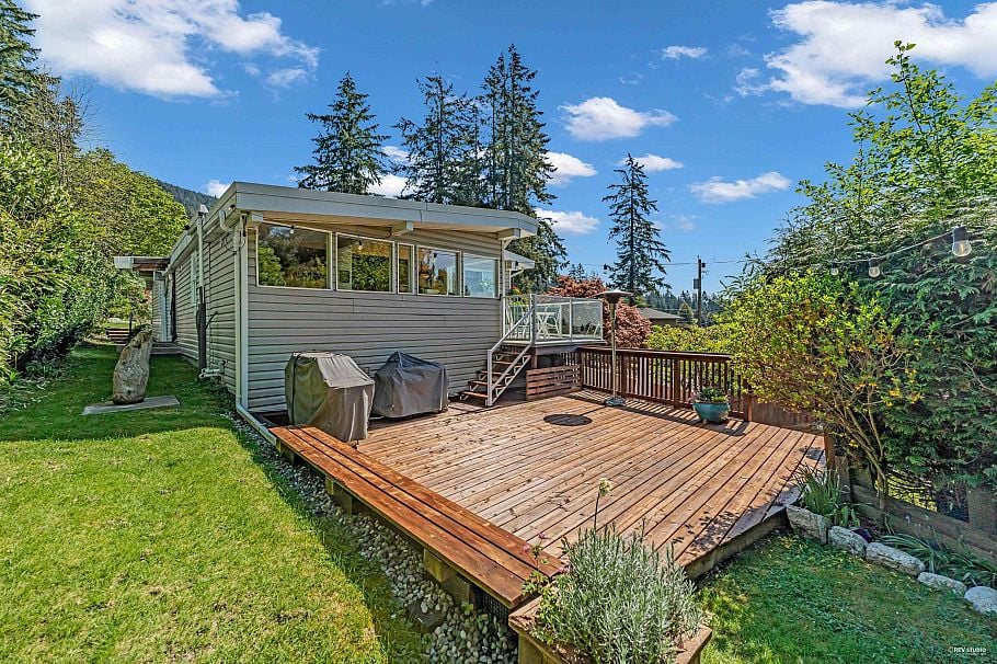 4323 Valencia Avenue North Vancouver, BC - 4