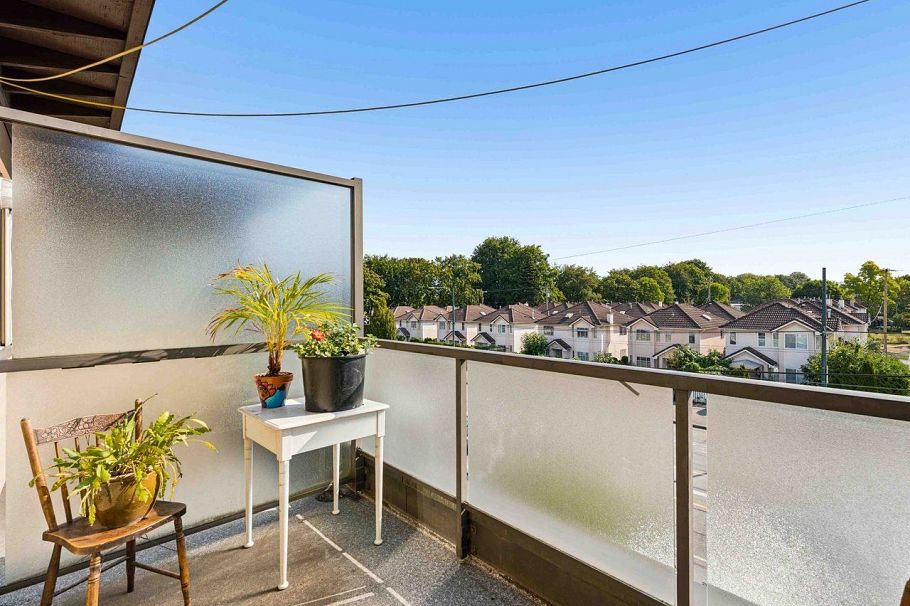 13 2389 Charles Street Vancouver, BC - 25
