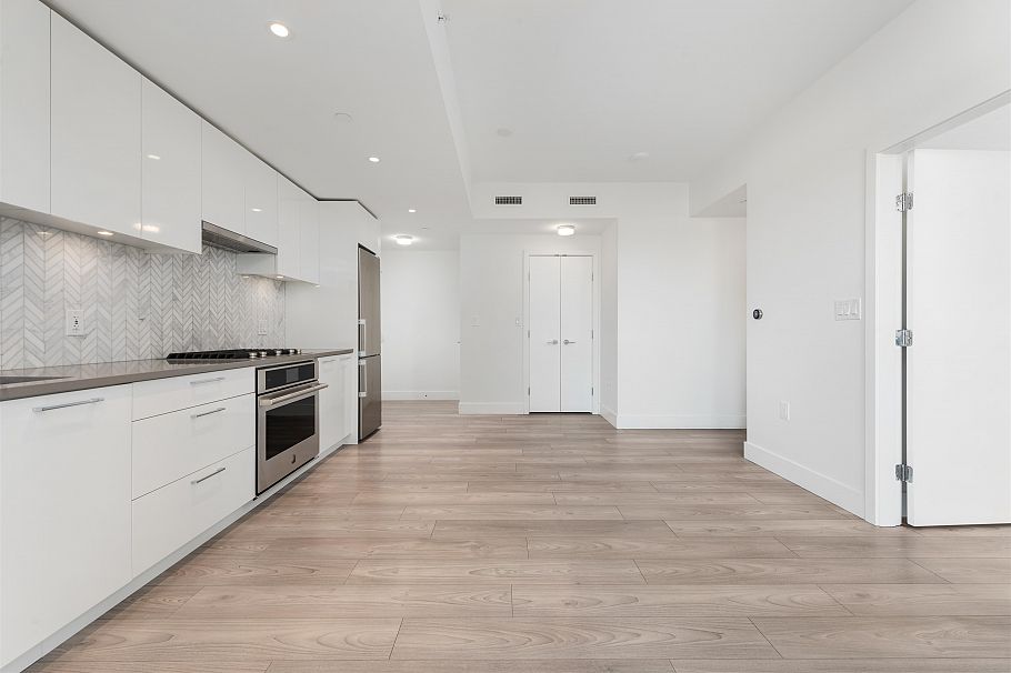 601 8570 Rivergrass Drive Vancouver, BC - 8