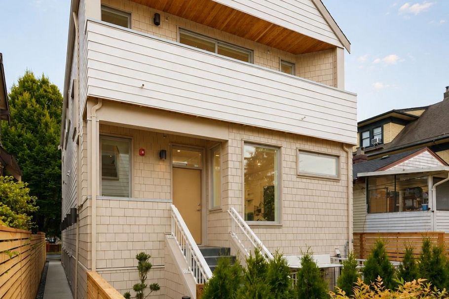 3 595 E 49th Avenue Vancouver, BC - 1