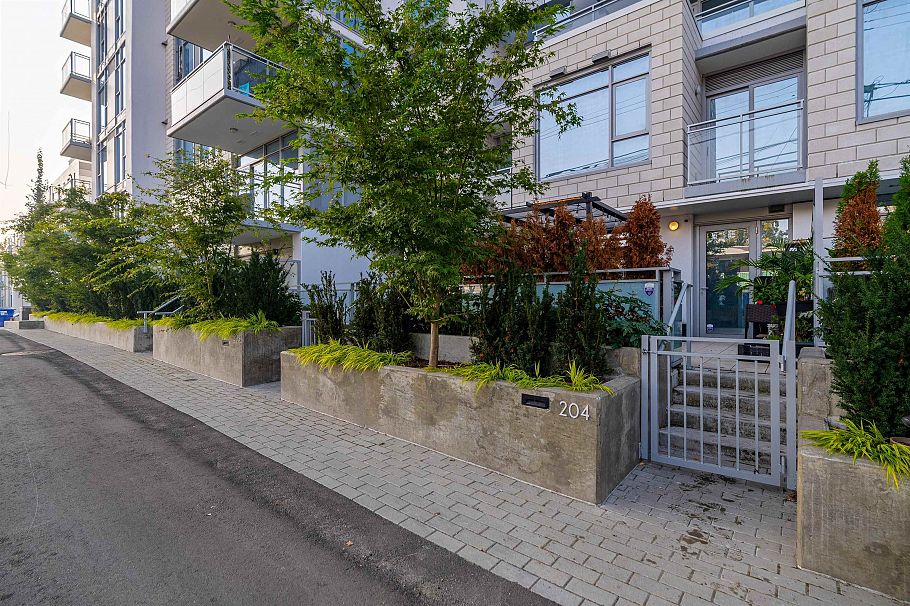 204 2435 Kingsway Vancouver, BC - 1