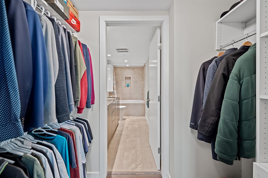 704 125 E 14th Street North Vancouver, BC - 20