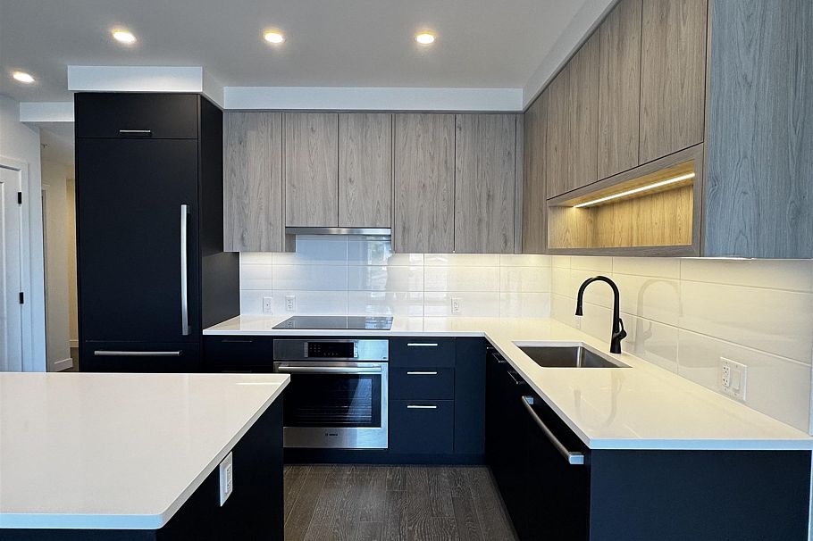 211 8398 Oak Street Vancouver, BC - 2