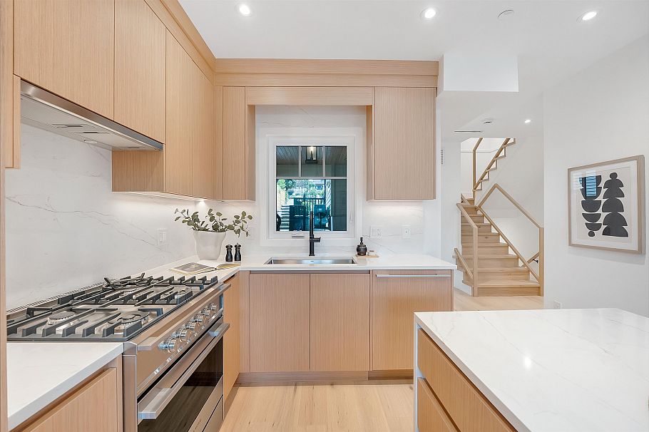 265 W 6th Street North Vancouver, BC - 6