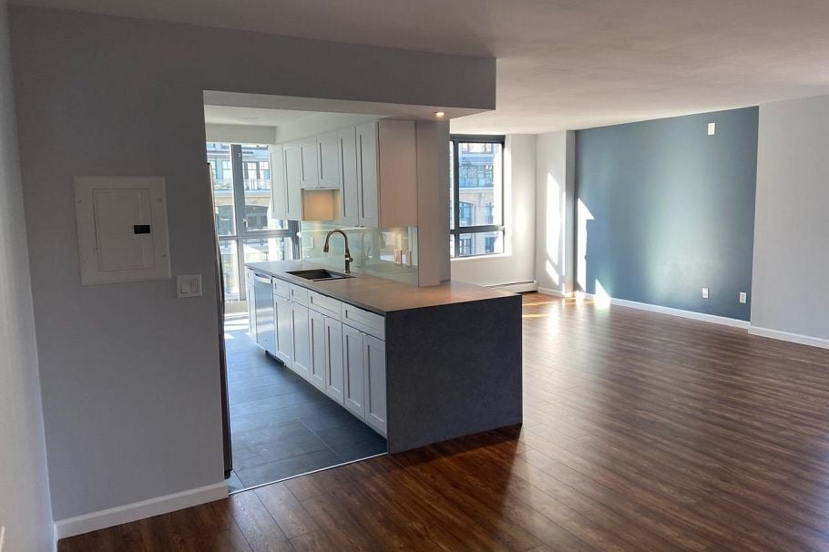 701 289 Drake Street Vancouver, BC - 1