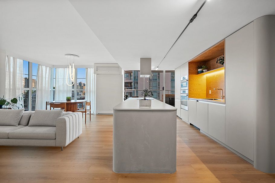 903 717 Jervis Street Vancouver, BC - 4