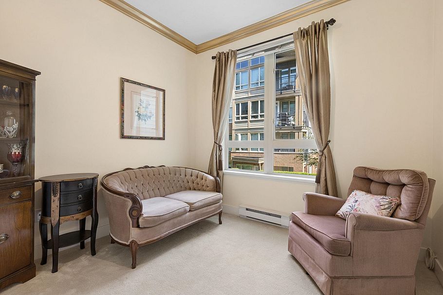 203 1111 E 27th Street North Vancouver, BC - 16